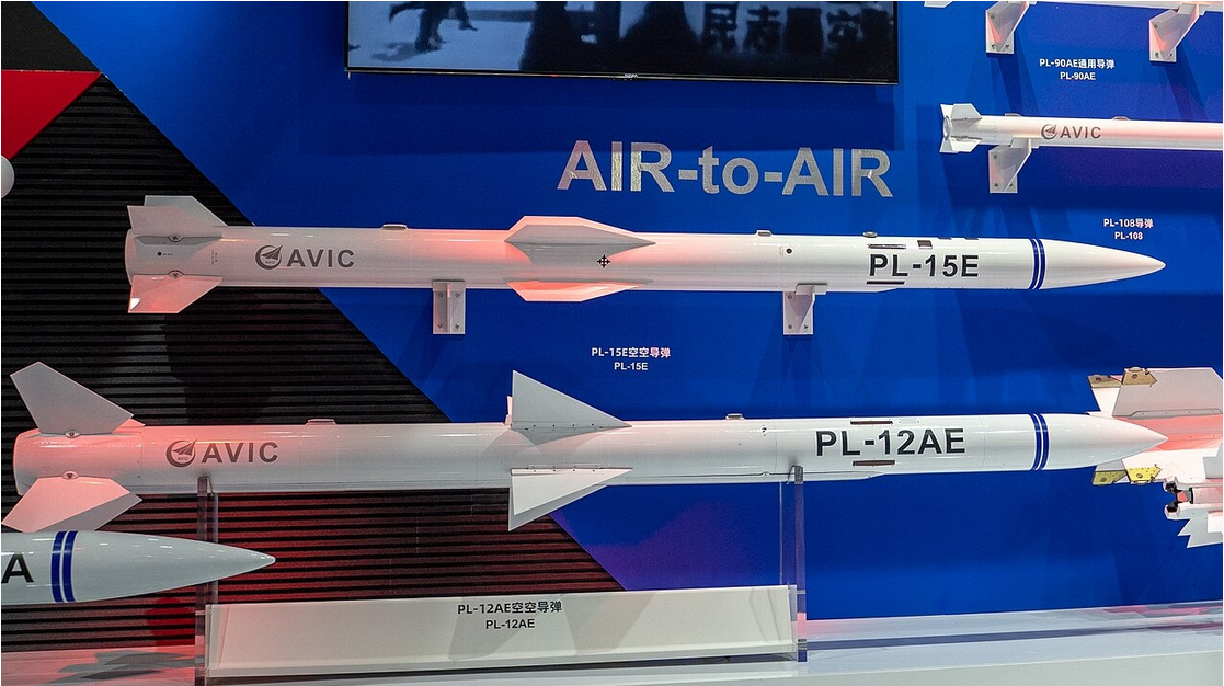 Raketa vazduh-vazduh PL-15E sa kojom je navodno oboren borbeni aviona rafale Indijskih vazduhoplovnih snaga.